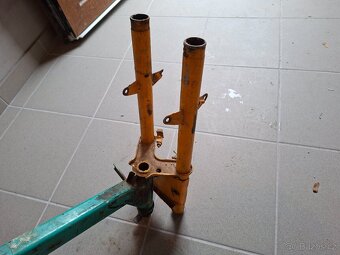 Jawa 50 pionyr - ram s přední vidlici - 8