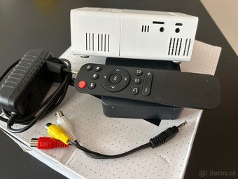 mini projektor s displejem o velikosti 80 palcú - 8