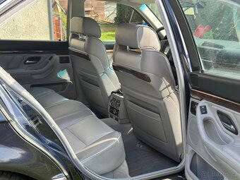 BMW 750i e38 - 8