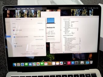 MacBook Air 13 palců M2 8 GB RAM 256 ssd - 8