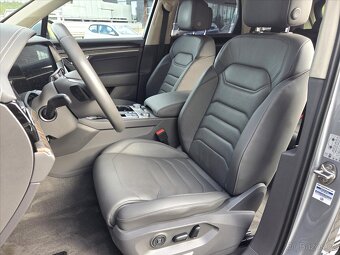 Volkswagen Touareg 3,0 TDi 210kW Atmosphere ČR 1.maj CR V6 8 - 8