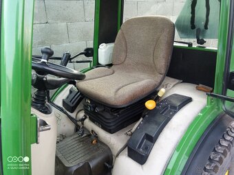 Jonh Deere 2720 s nakladačem - 8