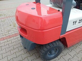 Vysokozdvižný vozík 2.5T, 3.0m zdvih, DIESEL - 8