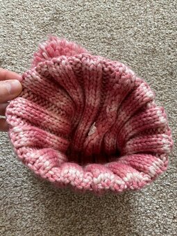 Nová dámská zimní čepice s bambulí - akryl - 8