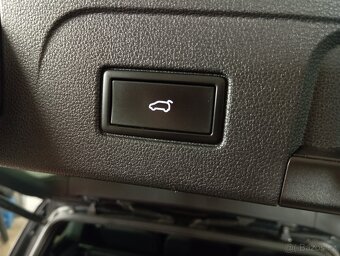 VW Touran R-Line, DSG, Virtual, 7 místo - 8