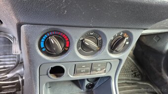 Ford Transit Connect 1.8 Tddi 81kW rok 2011 - 8
