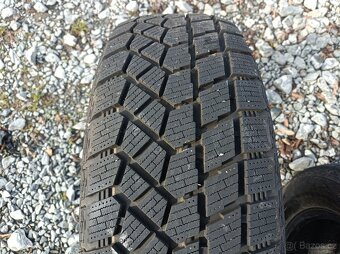Pneu zimní 215/55 R 18 - 8