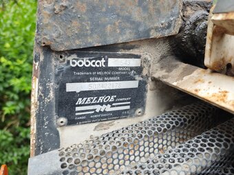 Smykový nakladač Bobcat 543 - 8