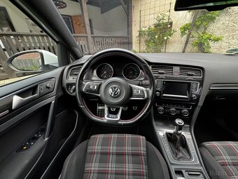 Volkswagen Golf GTI Performance - 8