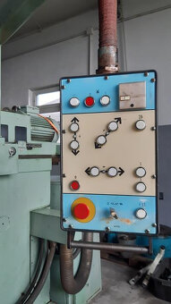 Univerzální frézka TOS FGSV 32 - 8