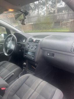 Volkswagen Touran 7 míst - 8