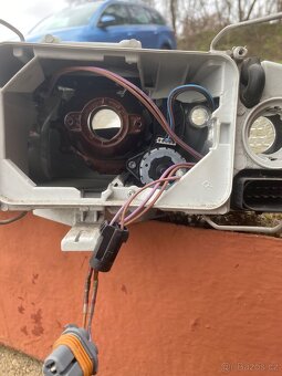 Škoda octavia 2 xenon pravy - 8