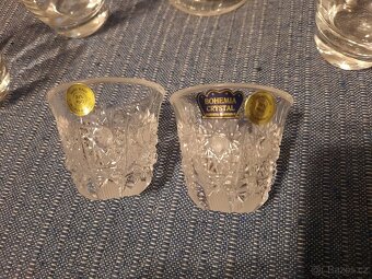 Velké množství skleniček - 8