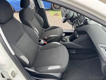 Peugeot 208 - 8