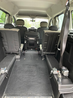 Citroën Berlingo: pro převoz vozíčkáře - 8