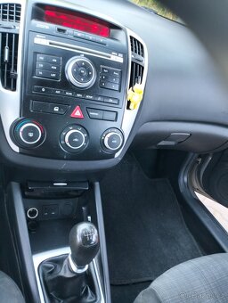 Kia ceed 1,6 benzín najeto 150000km - 8