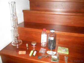 Bong s příslušenstvím - 8