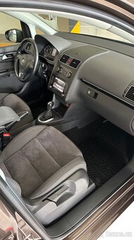 VW Touran Webasto 7mist Panorama DSG 125kw 160najeto - 8