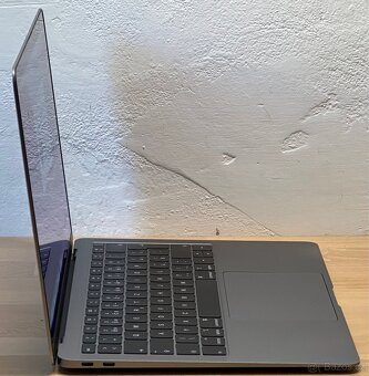 MacBook Air M1 2020/8GB RAM/M1/256GB SSD/Záruka - 8