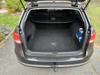 VW Passat B7 2.0 TDi HIGHLINE, ALARM, TAŽNÉ, SENZORY, XENONY - 8