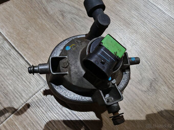 Zbytky věci z Mazdy RX8 - 8