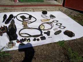 tlačítko starteru, plnič pneumatik - odluč. oleje na PV3S - 8