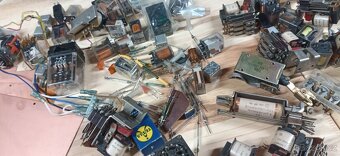 Spousta materiálu pro kutila. - 8