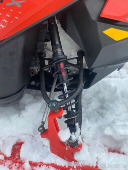 Sněžný skútr ski doo 850 E-TEC SUMMIT 154 - 8