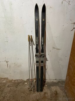 Prodám troje historické lyže - 8