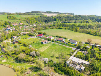 Prodej stavebního pozemku 2079 m² - 8