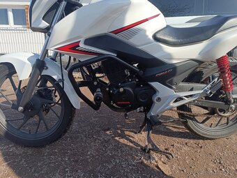Honda CB 125F - 8