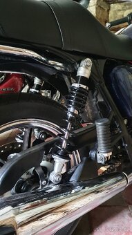Prodám na triumph Bonneville - sedlo, zadní tlumiče, výfuk - 8