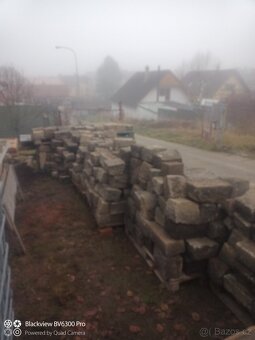 Staré dlažební kostky velké. - 8