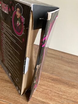 Monster high ředitelka Krváková a kůň s krabicí - 8