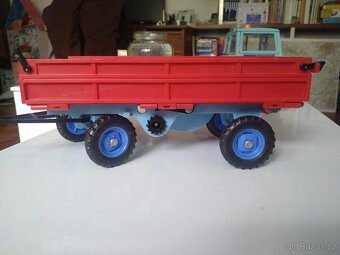 Traktor Zetor s vlečkou KDN - 8