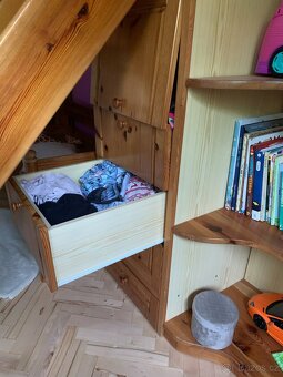 Dětská dvoupatrová postel s úložnými prostory a skluzavkou. - 8