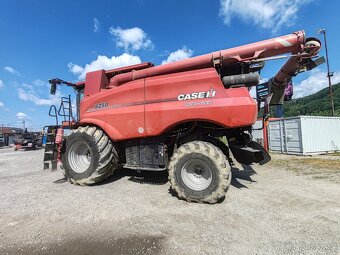 CASE IH AXIAL FLOW 8250 2WD - Obilný kombajn - 8