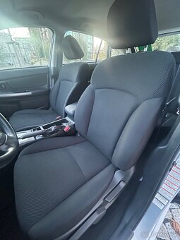 SUBARU IMPREZA 1.6i BENZÍN 4x4 AUTOMAT-VYHŘEV-SERVISKA-2017 - 8