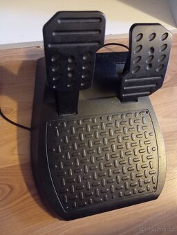 Prodám PlayStation 4 +volant 2x ovladač - 8