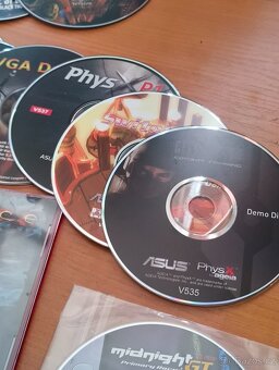 31x CD/DVD (GPU drivers, plné hry) - ASUS, MSI - 8