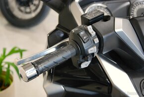 Honda Forza 300 ABS - původ ČR, 1.maj, 24 990 km - 8