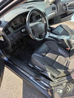 Volvo V70 2,4 D5 manuál - 8
