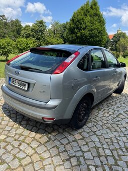 Ford Focus 1.6i - 8
