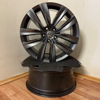 VW PASSAT B8/ARTEON 5x112 R18 ET40 8.0Jx18 57,1mm - 8