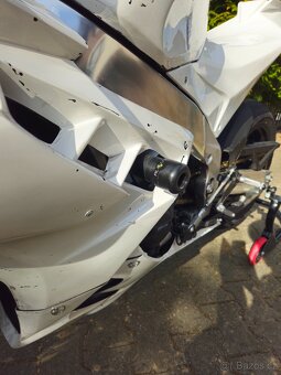 Aprilia RSV4 1100 Factory (2022) - 8