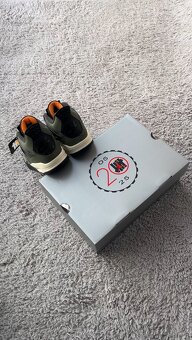 Air Jordan 4 OG Undefeated (2025) - 8