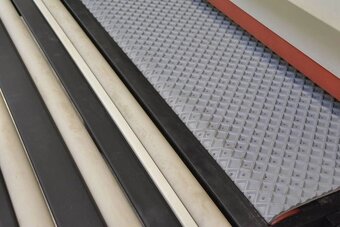 6251 – ŠIROKOPÁSMOVÁ BRUSKA SCM SANDYA 5 + VAKUOVÝ STŮL - 8