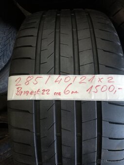 Prodám 2ks pneu 285 /40 /21 - 8