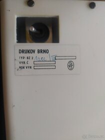 Prodám STARÝ BEZPEČNOSTNÍ KUFR DRUKOV - 8