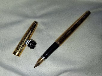 Zlaté plnící pero Parker - 8